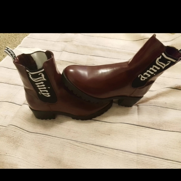 NEW Size 8.5 Juicy Couture Fashion Black Chelsea Ankle Slip Pull On Rain Boots. - Picture 3 of 3